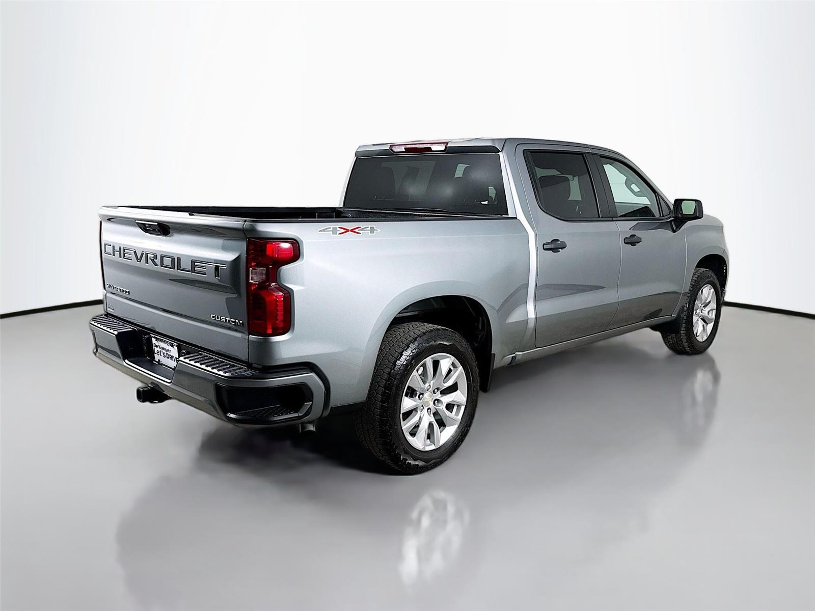 2023 Chevrolet Silverado 1500 Custom photo 4