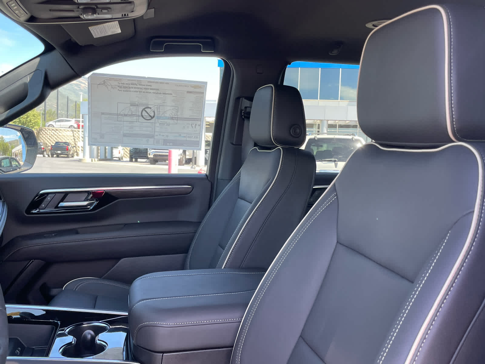 2025 Chevrolet Tahoe Premier photo 24