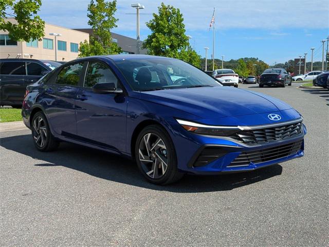 2025 Hyundai Elantra SEL Sport photo 3