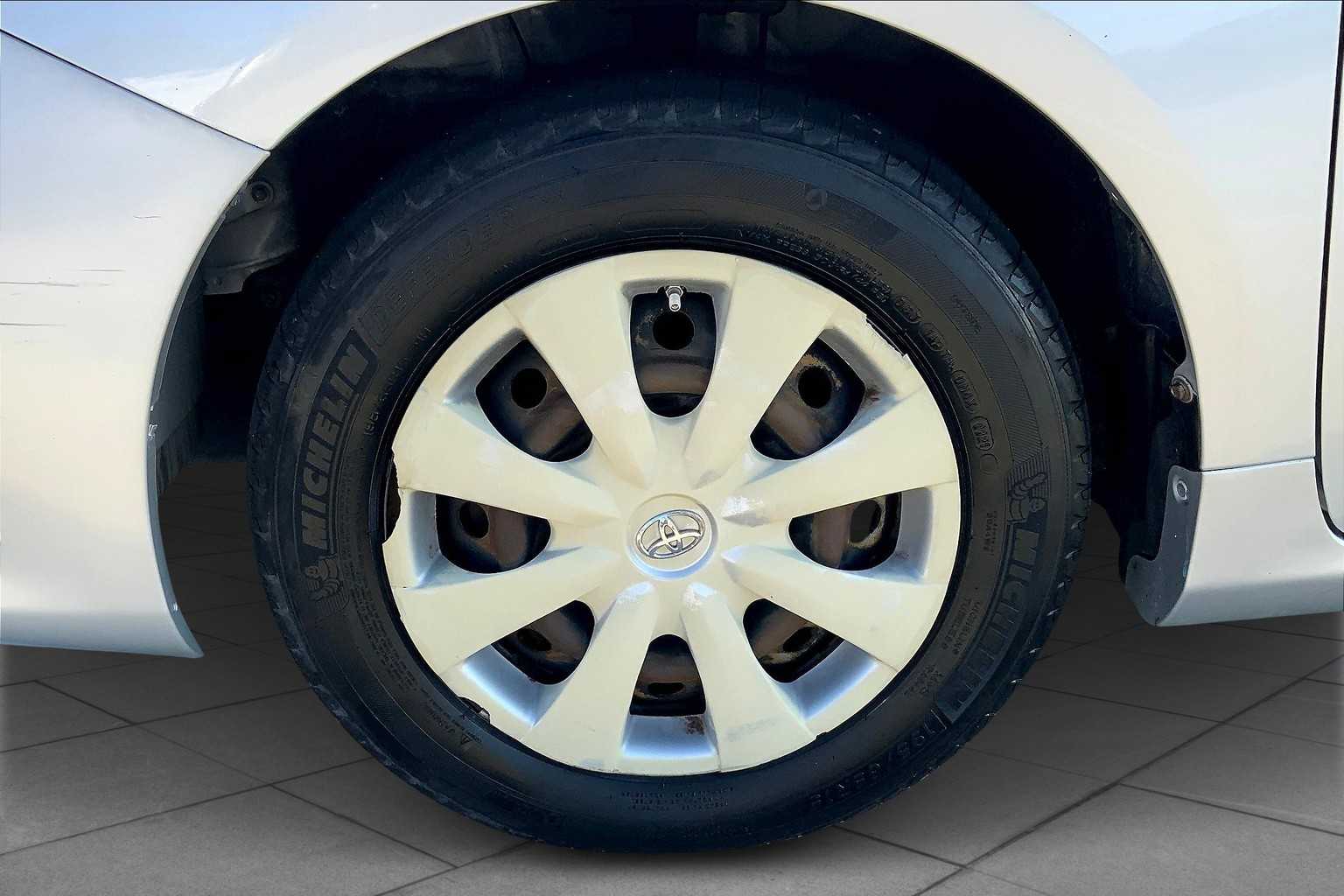 2009 Toyota RAV4 LE photo 10