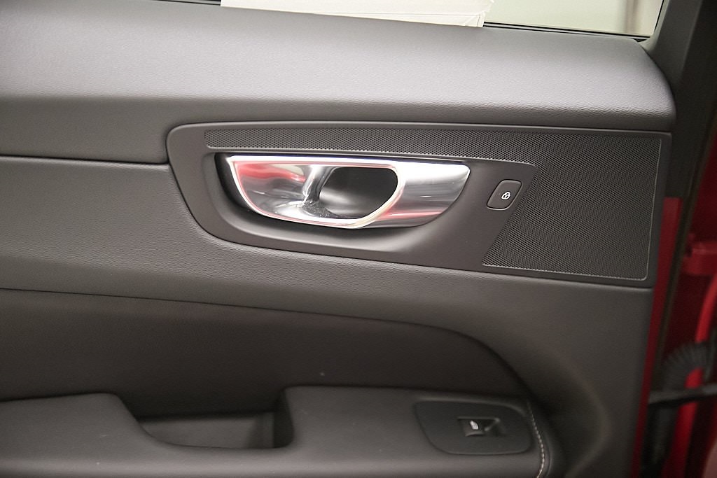 2023 VOLVO XC60 - Image 22