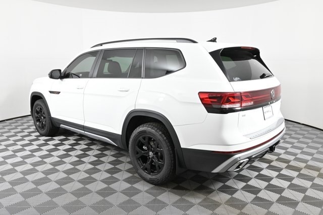 2025 Volkswagen Atlas Peak Edition SE photo 2