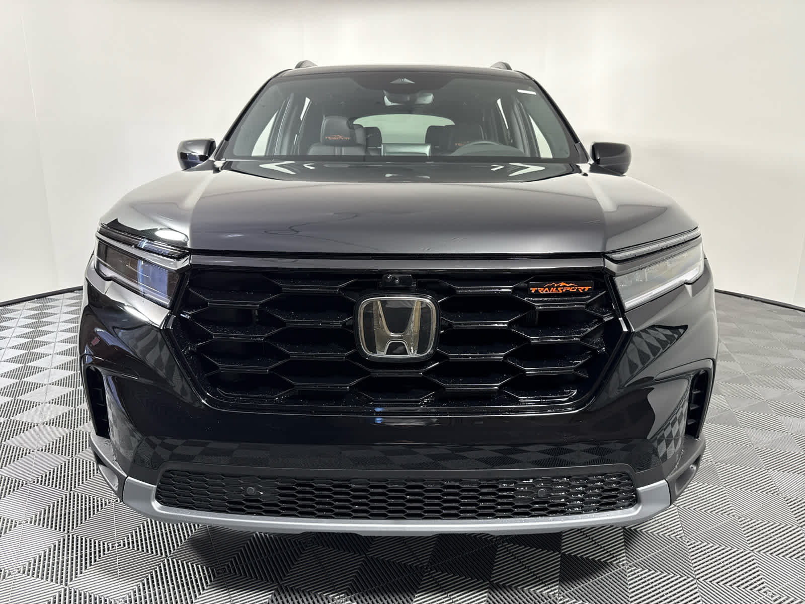 2025 Honda Pilot TrailSport photo 2