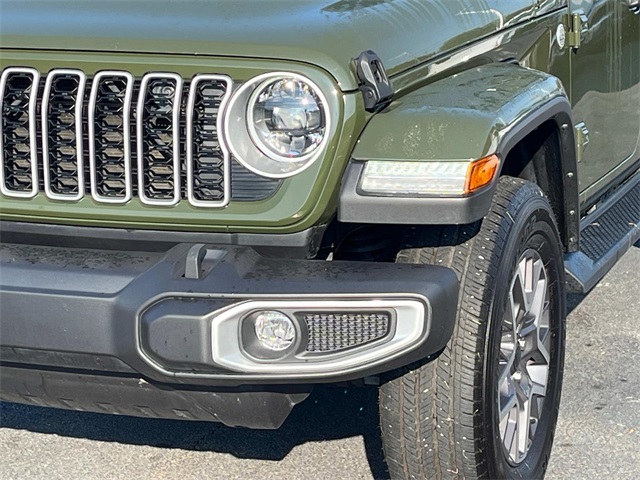 2024 Jeep Wrangler Sahara photo 9