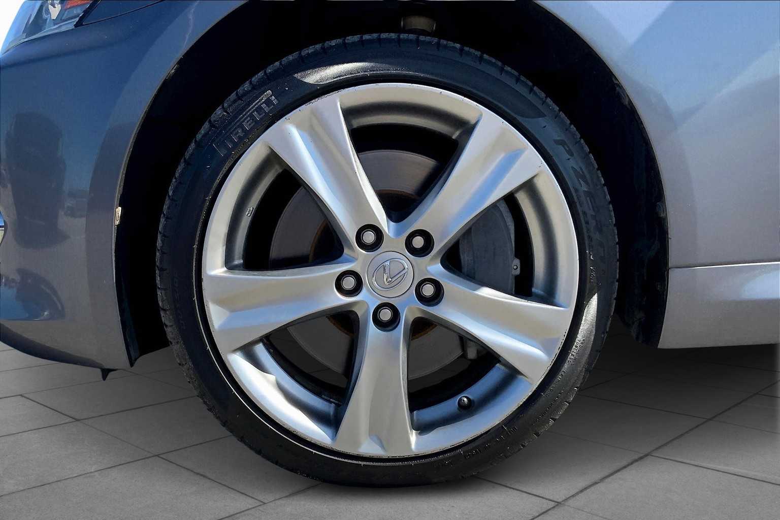 2012 Lexus IS 350C photo 9