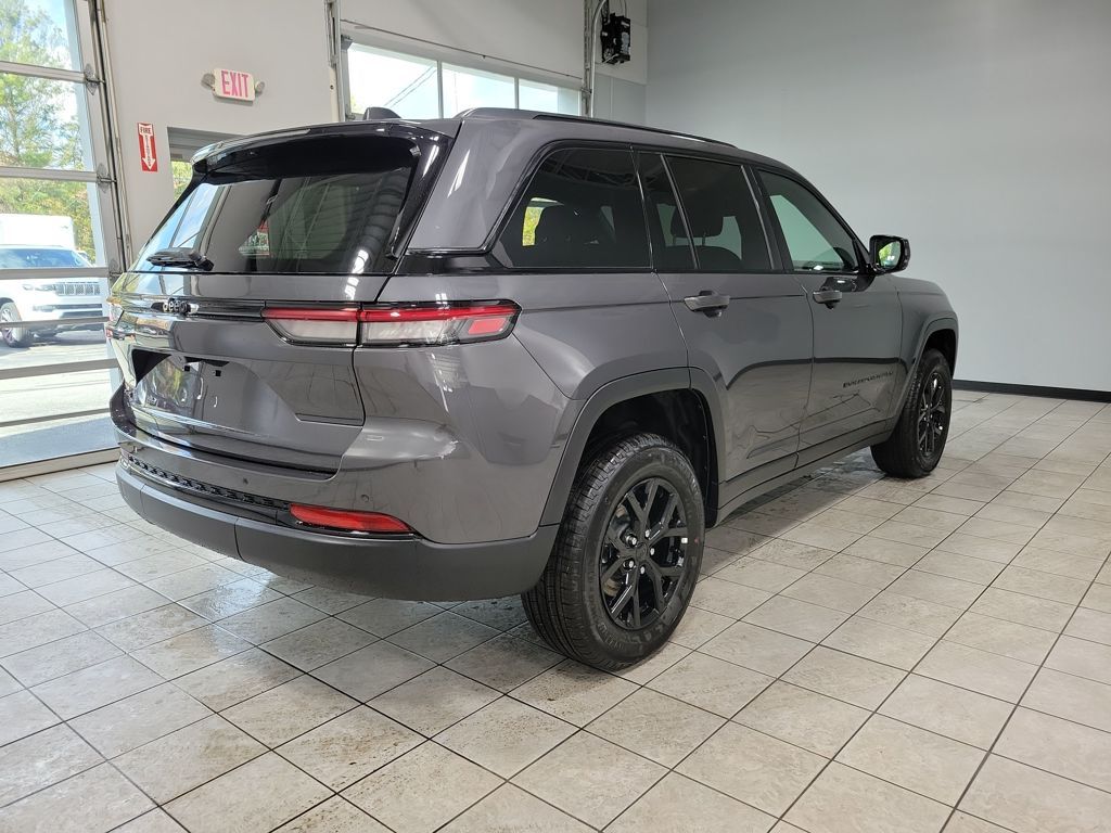 2025 Jeep Grand Cherokee Altitude X photo 3