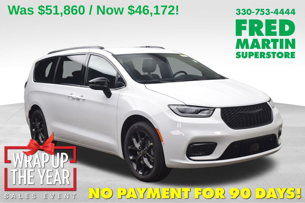 2026 Chrysler Pacifica Select's photo