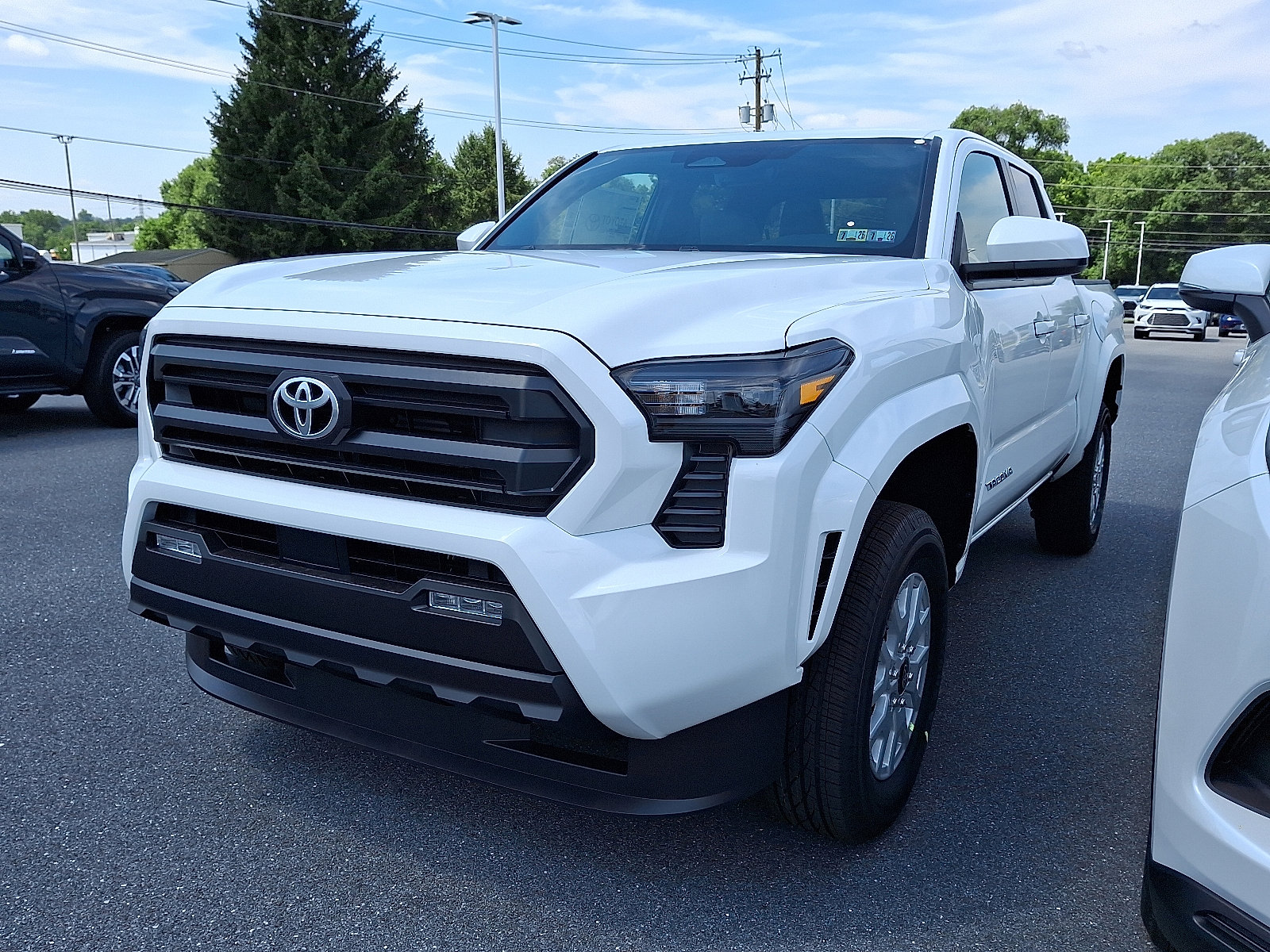 2025 Toyota Tacoma SR5 Double Cab photo 3