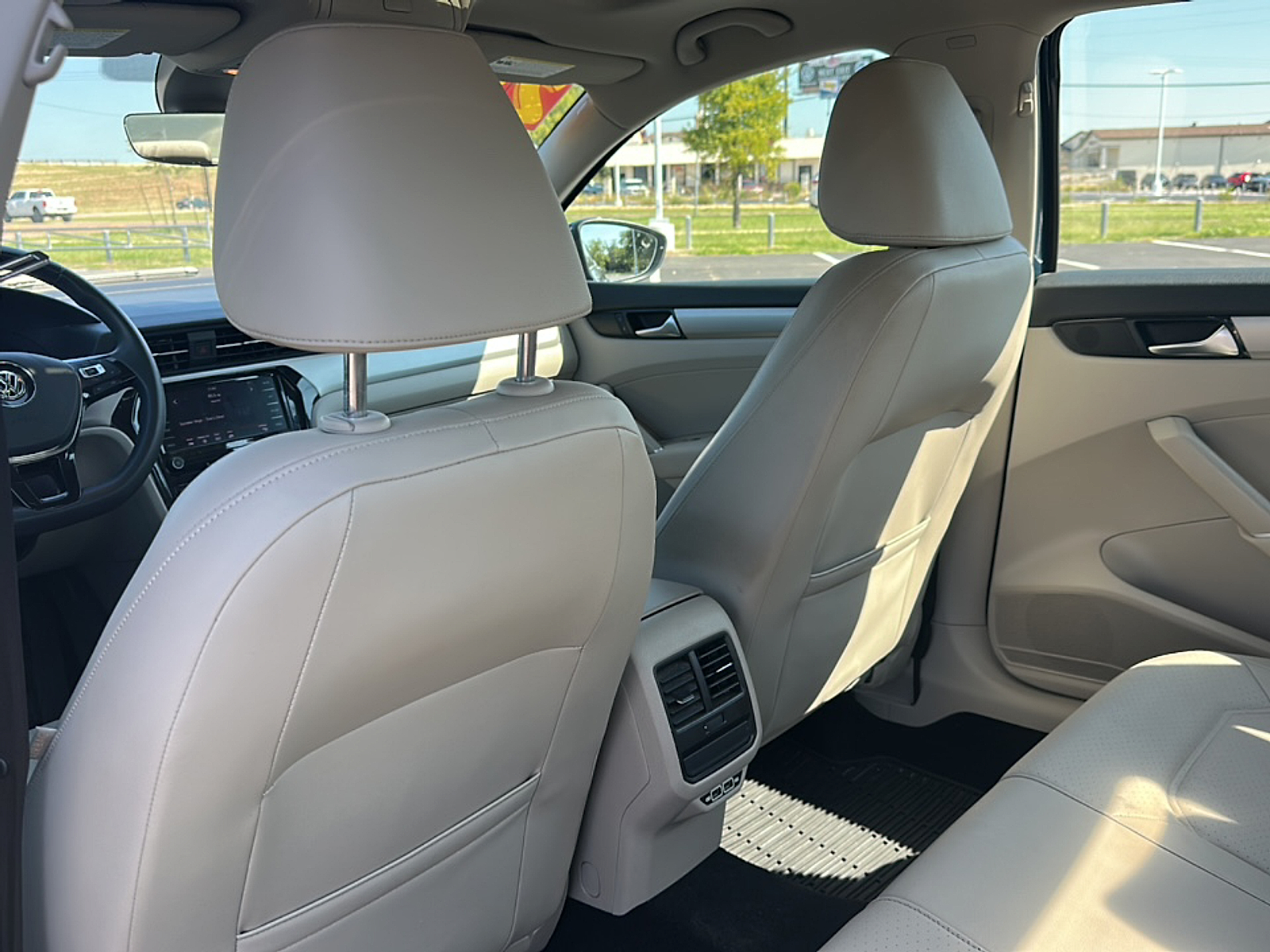 2022 Volkswagen Passat 2.0T SE photo 6