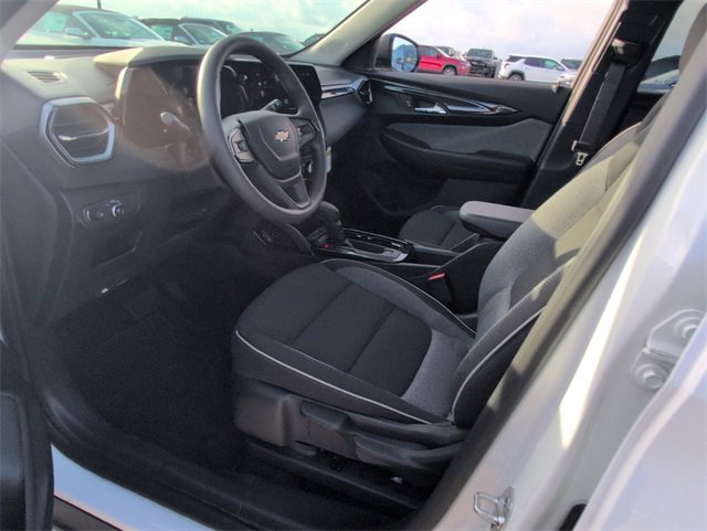 2026 Chevrolet Trailblazer LS photo 3