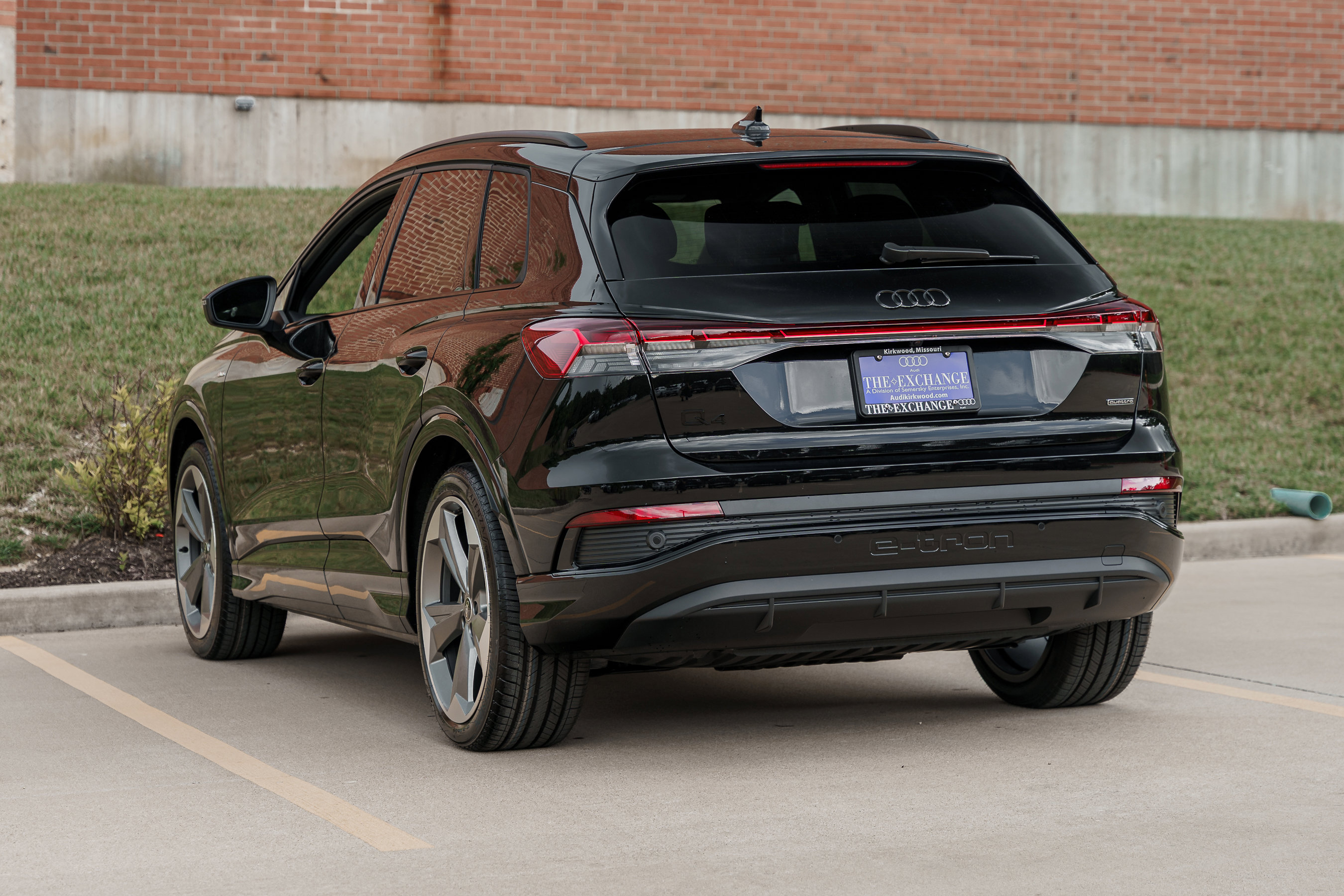 2025 Audi Q4 55 E-tron Premium Plus photo 4