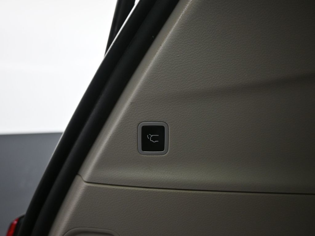 2017 Chrysler Pacifica Limited photo 9