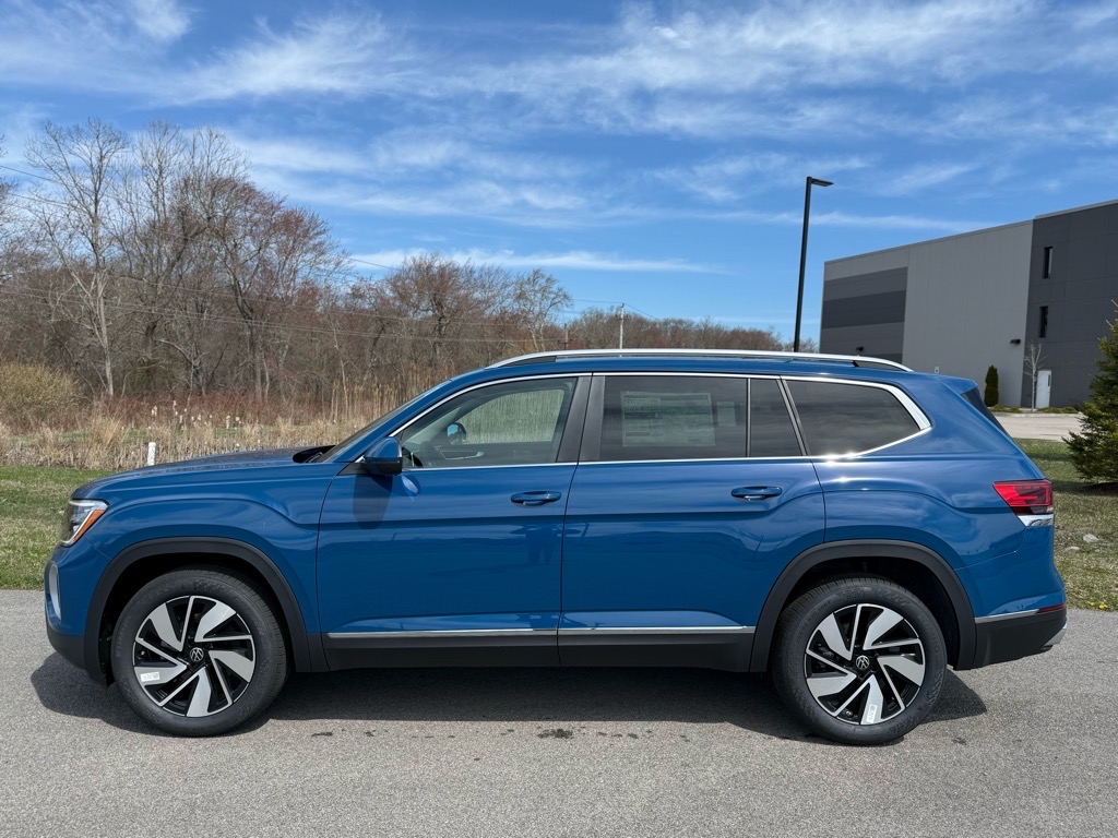 2025 Volkswagen Atlas SEL photo 4