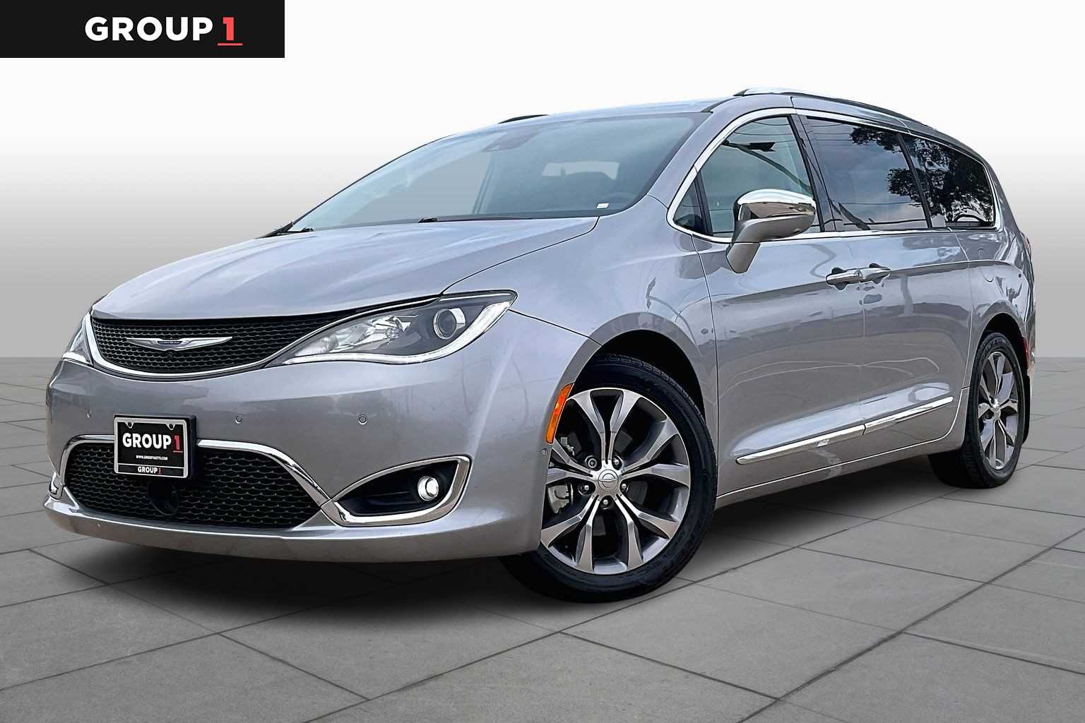 2018 Chrysler Pacifica Limited's photo