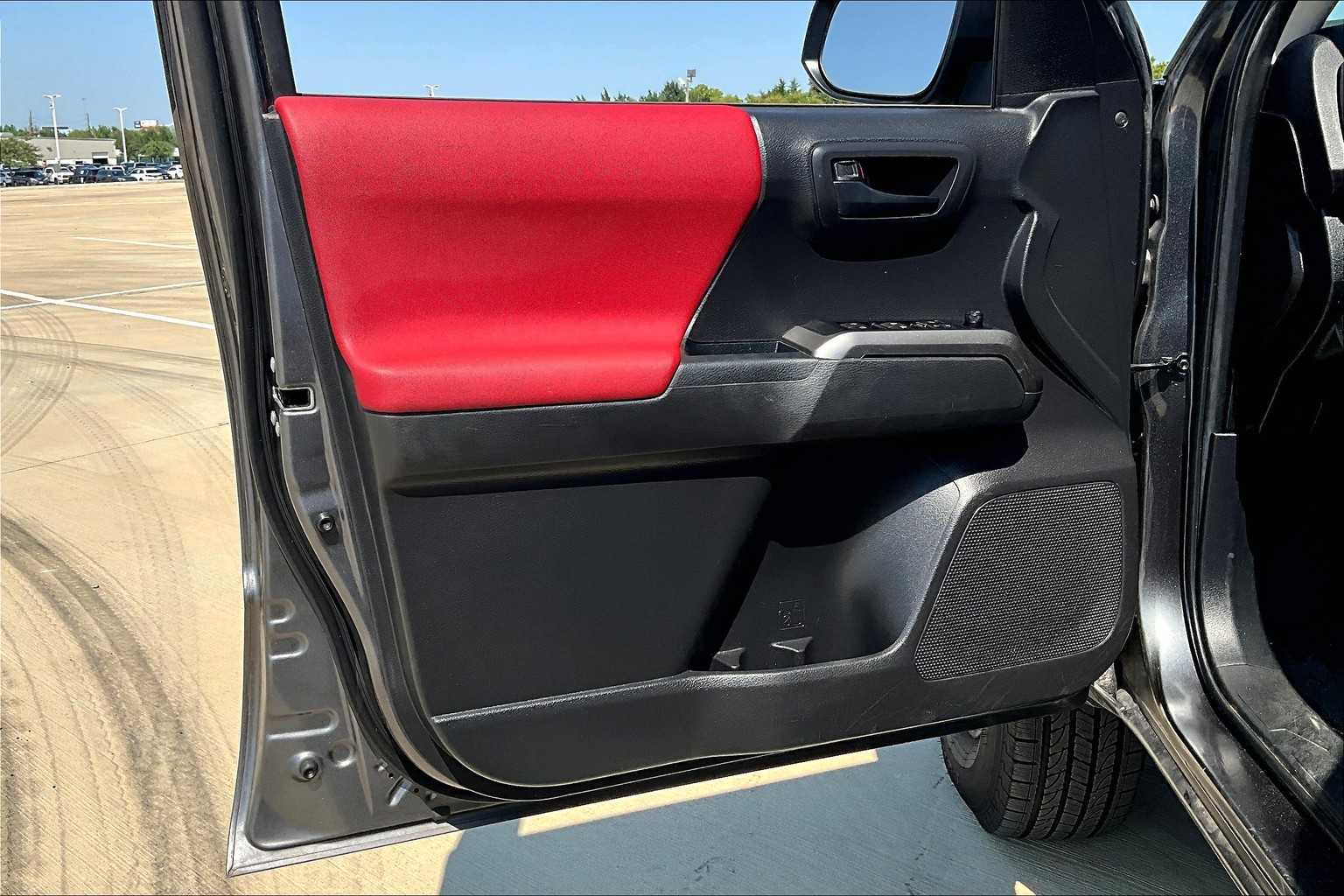 2023 Toyota Tacoma SR5 photo 40