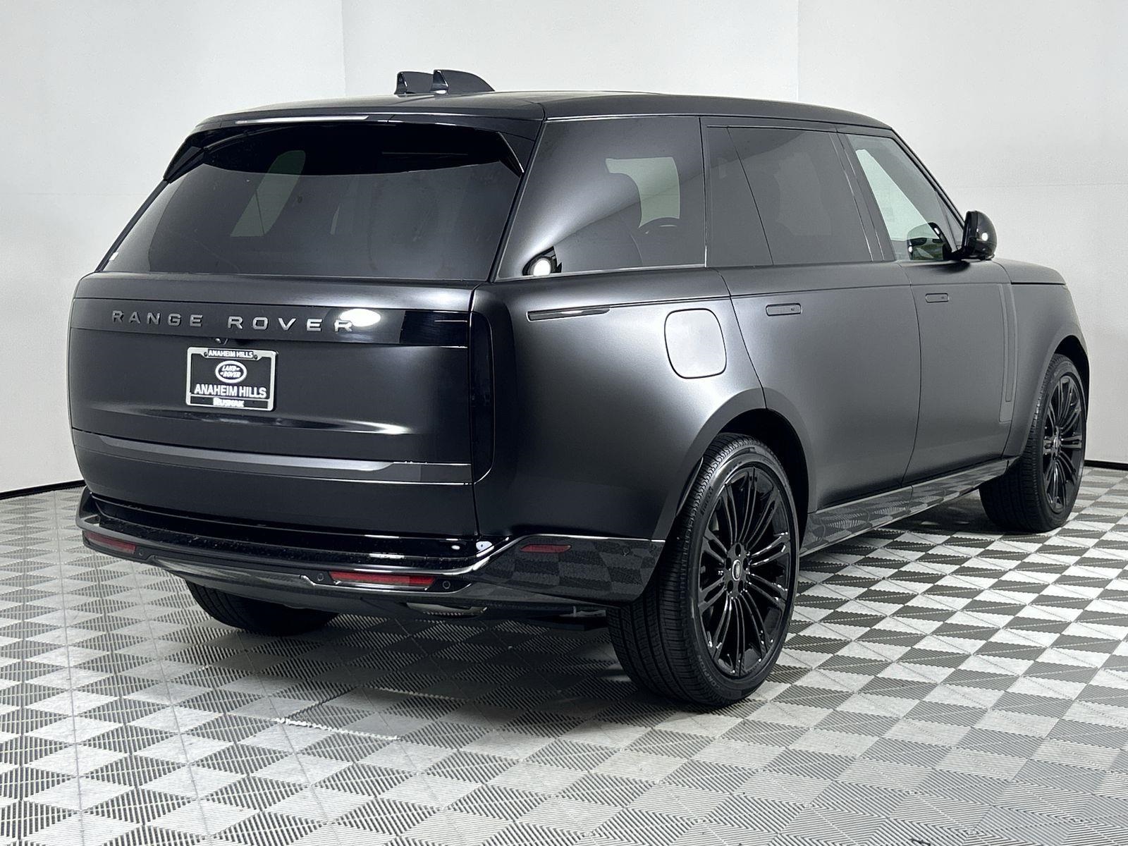 2025 Land Rover Range Rover SE photo 4