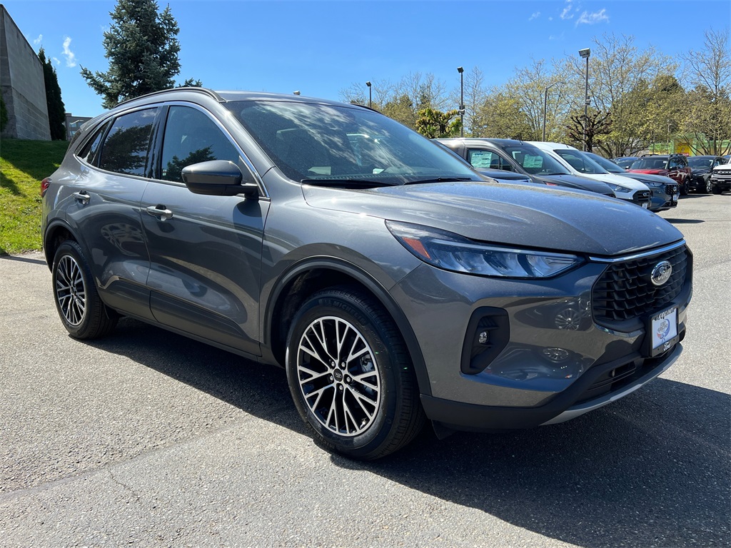 2023 Ford Escape PHEV's photo