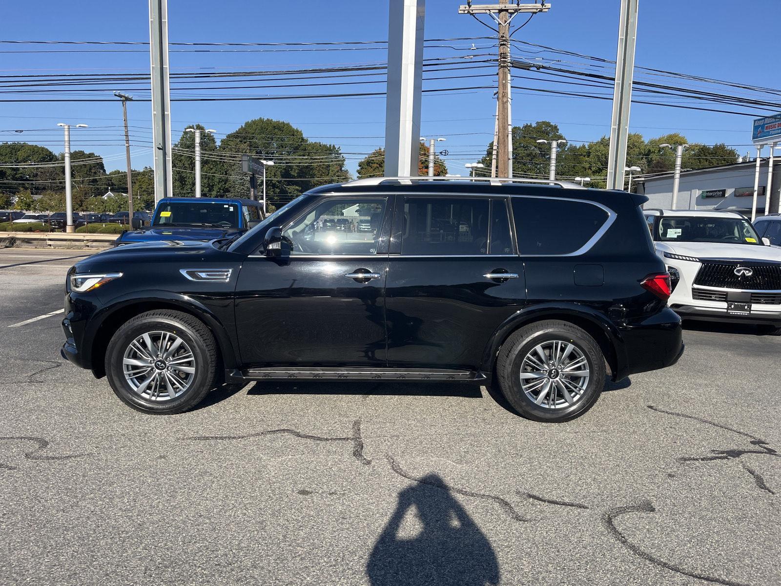 2022 Infiniti QX80 Luxe photo 4