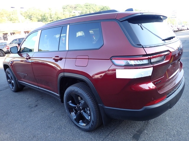 2025 Jeep Grand Cherokee Limited photo 3