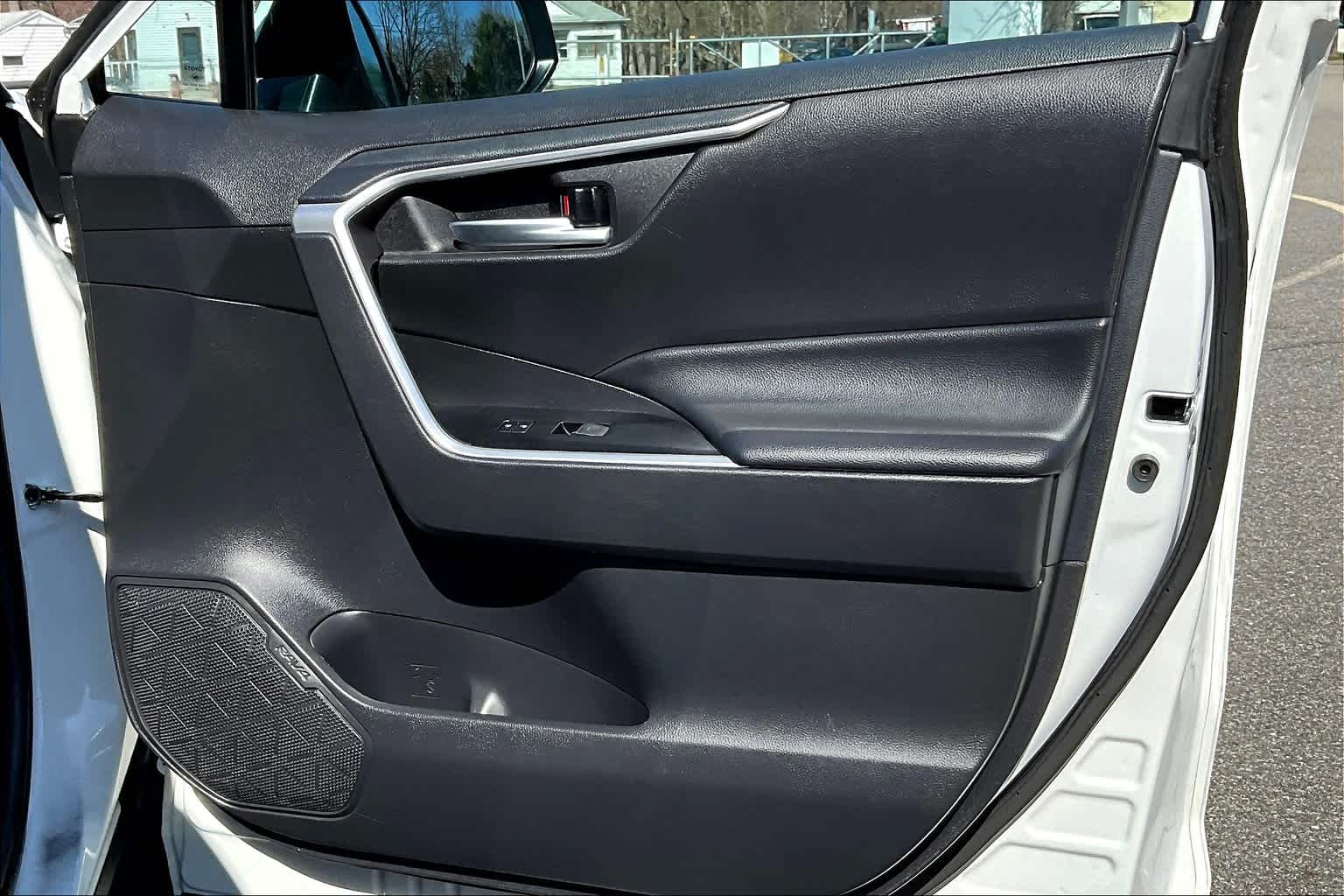 2023 Toyota RAV4 XLE photo 24