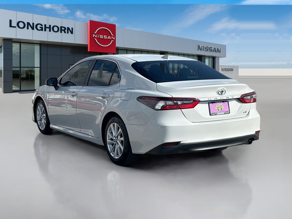 2023 Toyota Camry LE photo 3
