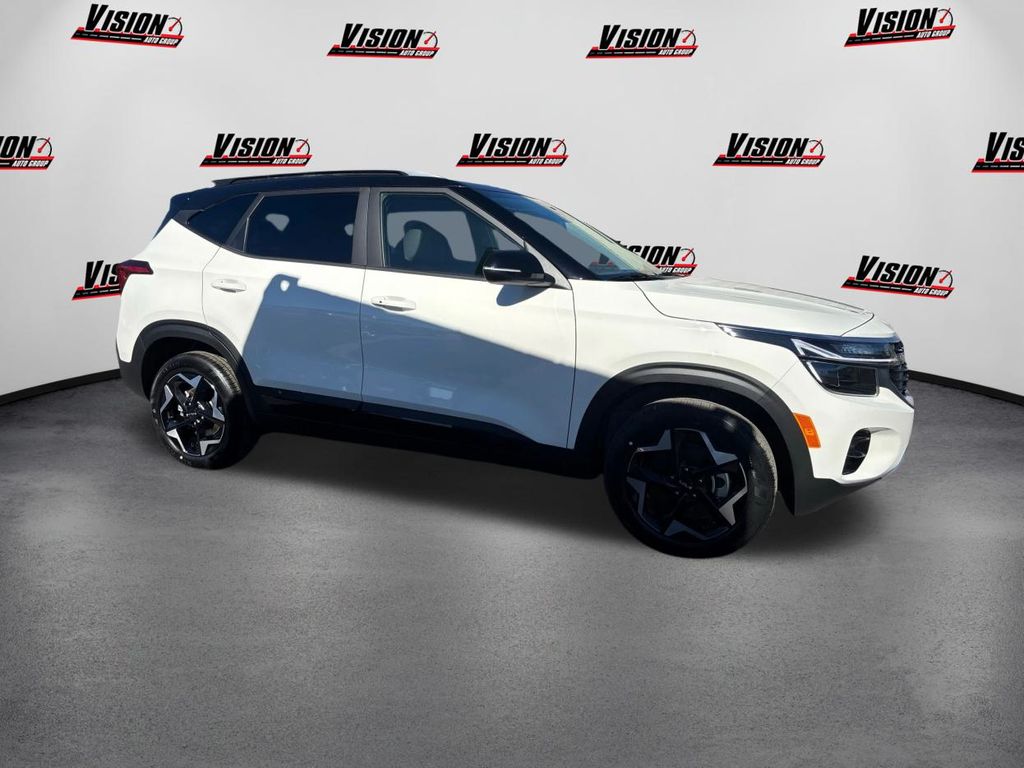 2025 Kia Seltos S photo 4