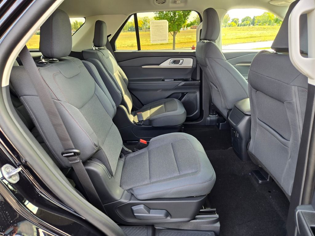2025 Ford Explorer photo 7