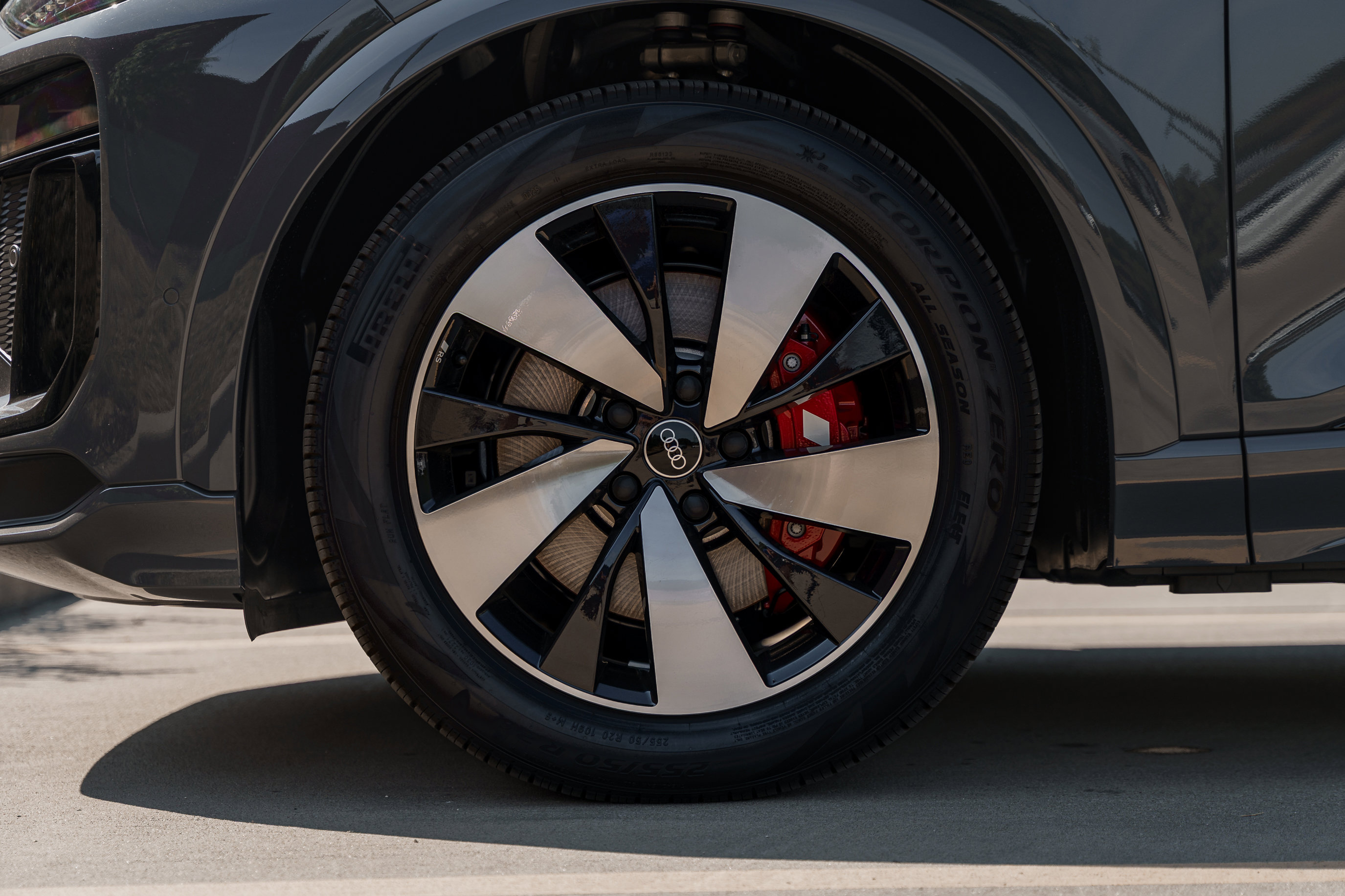 2025 Audi SQ6 photo 29
