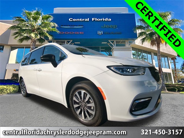 2025 Chrysler Pacifica PHEV Select's photo