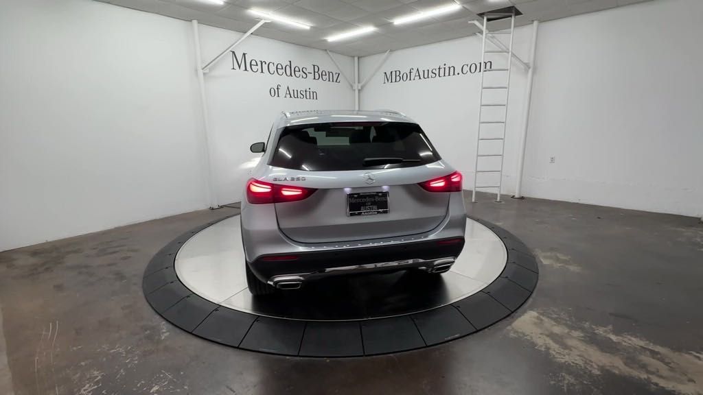 2025 Mercedes Benz GLA 250 photo 12