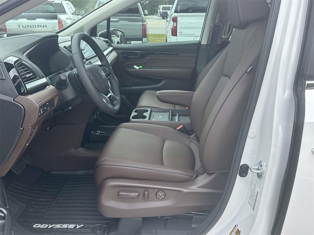 2026 Honda Odyssey Touring photo 3