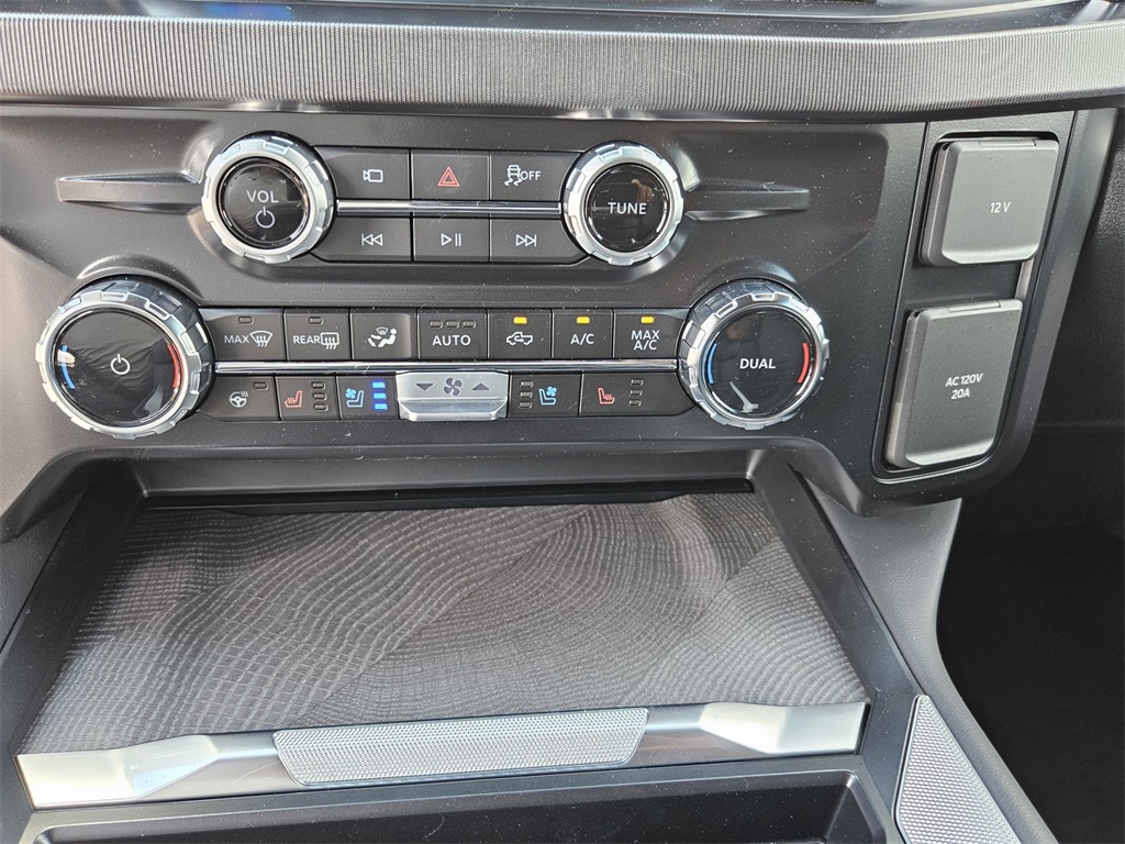 2025 Ford F-350 Platinum photo 21