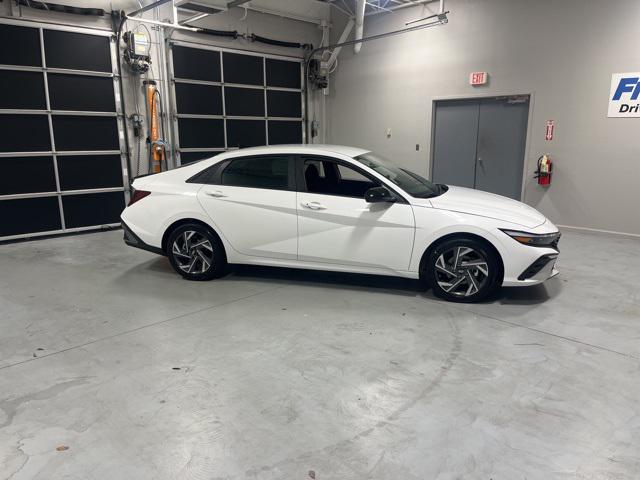 2025 Hyundai Elantra SEL's photo