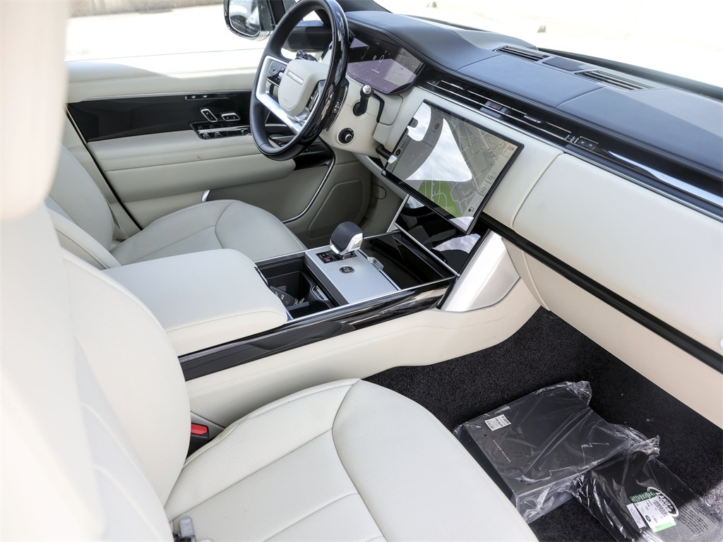2025 Land Rover Range Rover SE photo 27