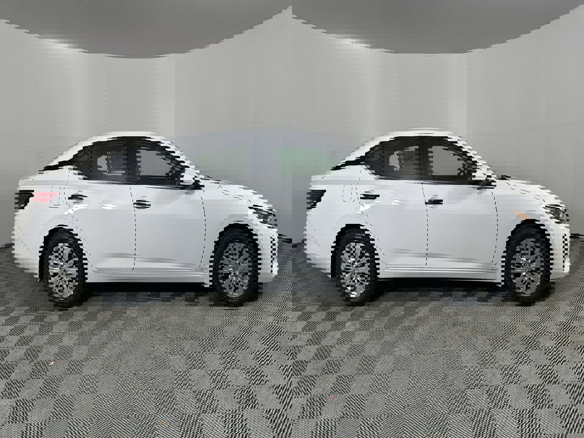 2025 Nissan Sentra S photo 8