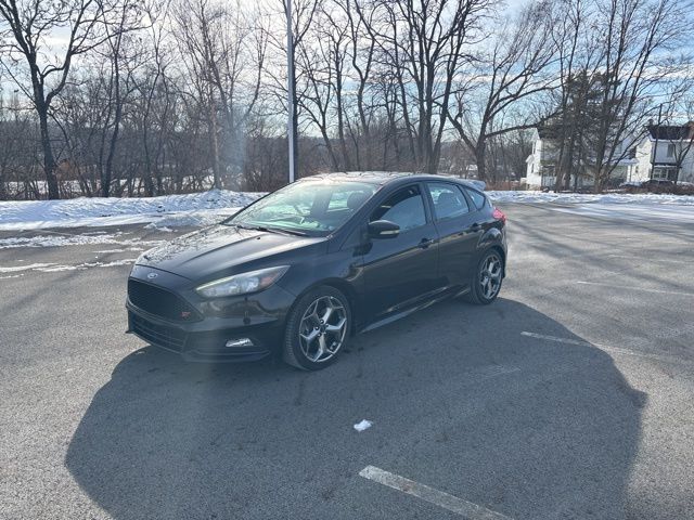 2017 Ford Focus ST's photo