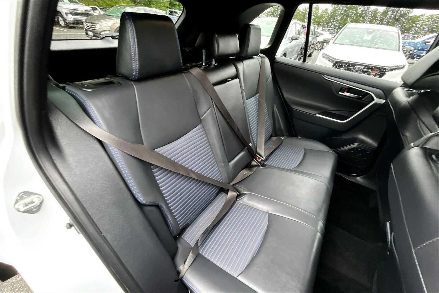 2023 Toyota RAV4 Hybrid XSE photo 17