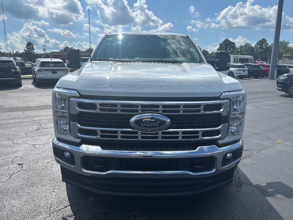 2025 Ford F-350 XLT photo 2