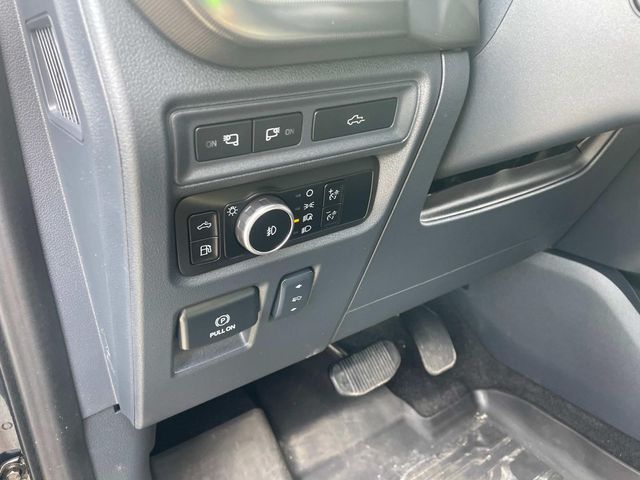 2024 Ford F-150 Platinum photo 18