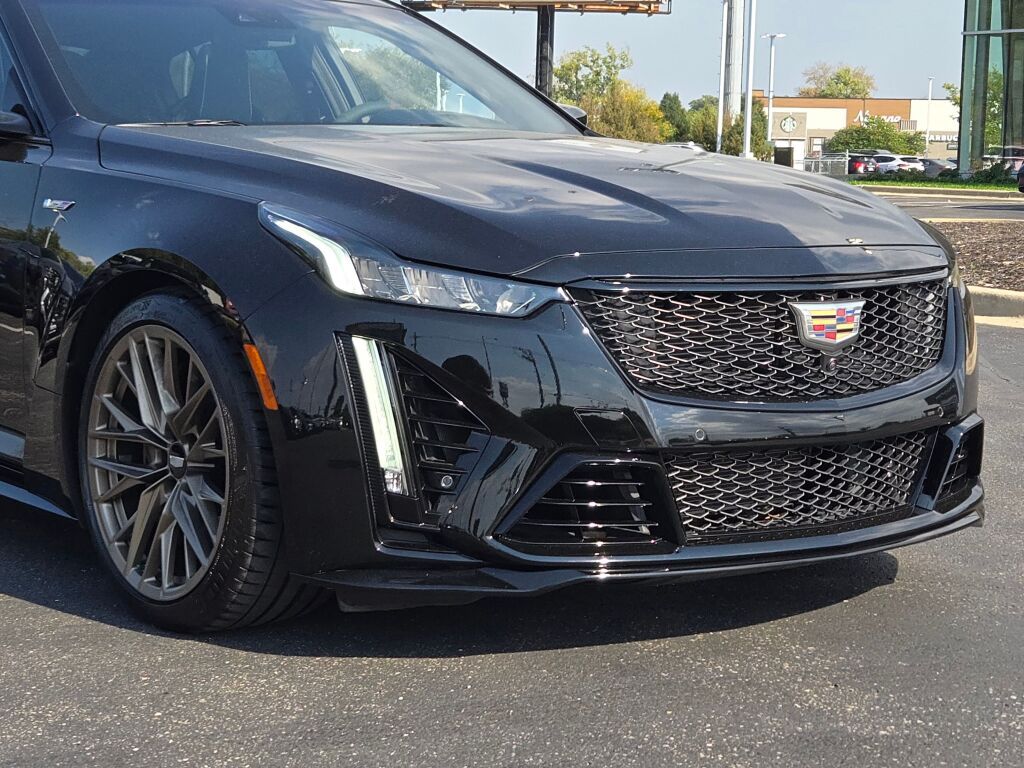 2022 Cadillac CT5 V photo 2