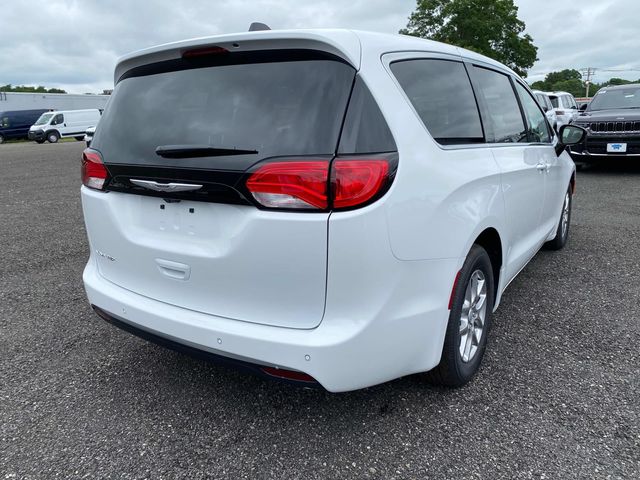 2025 Chrysler Voyager LX photo 2