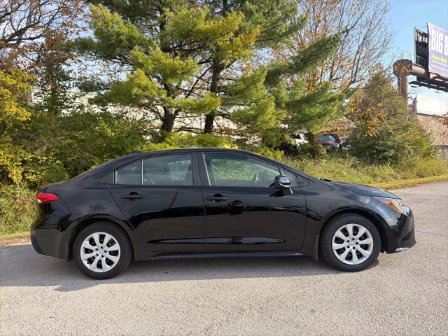 2024 Toyota Corolla LE photo 2