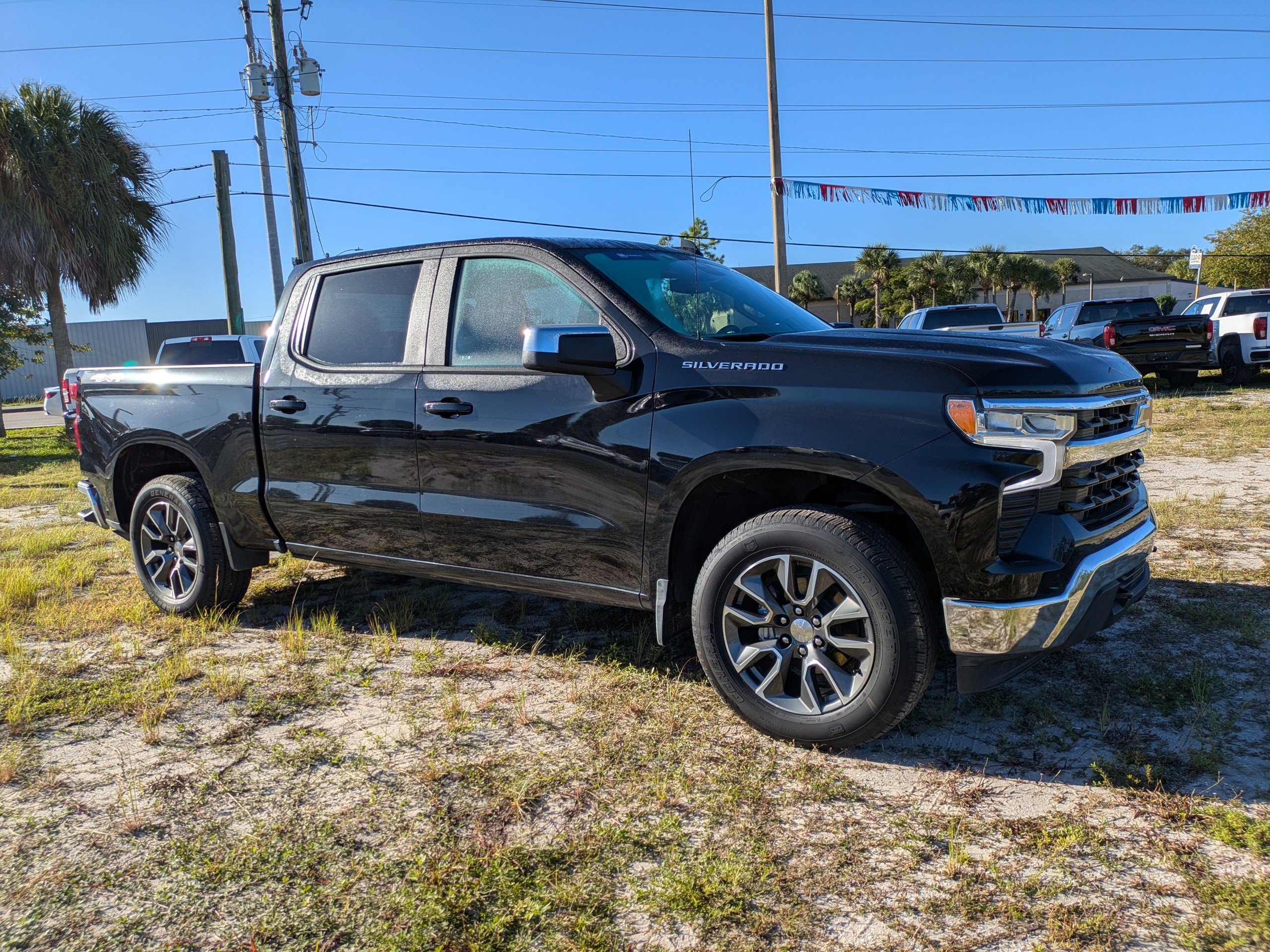 2023 Chevrolet Silverado 1500 LT photo 2