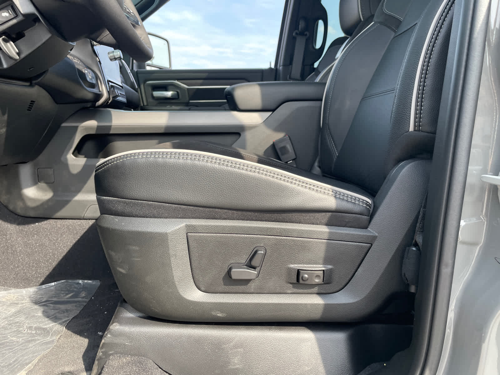 2026 Ram 2500 Laramie photo 19