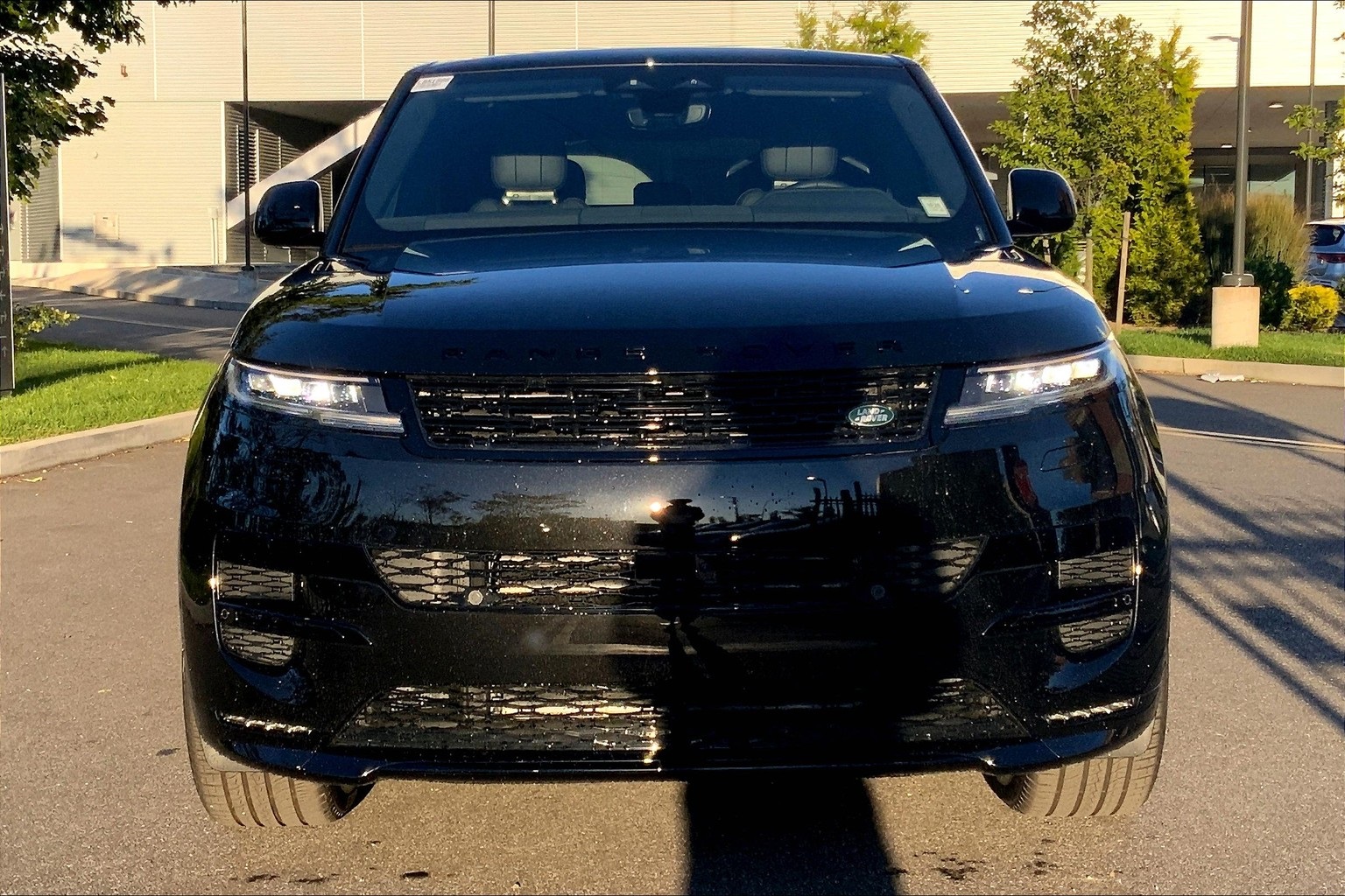 2025 Land Rover Range Rover Sport SE photo 3
