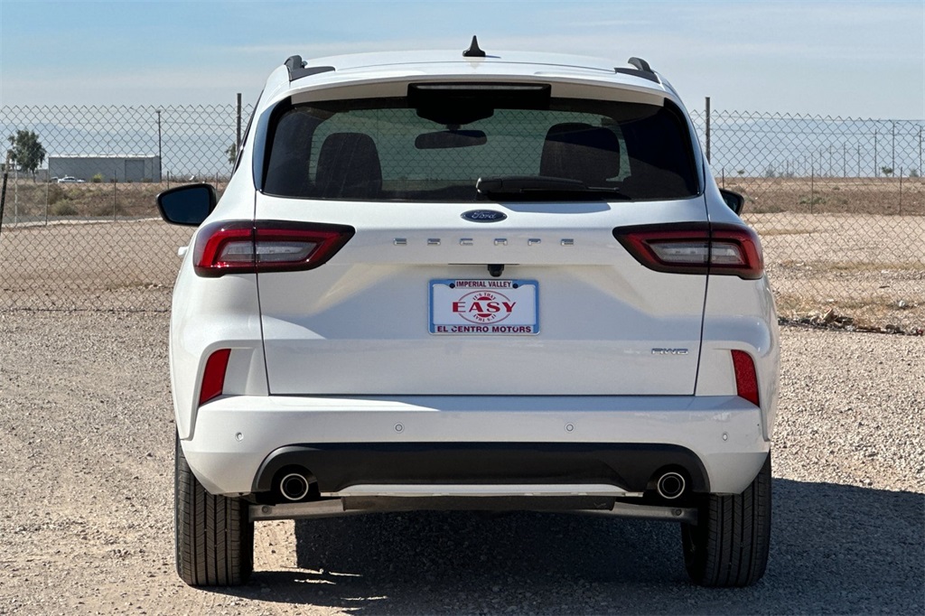 2024 Ford Escape ST-Line photo 4
