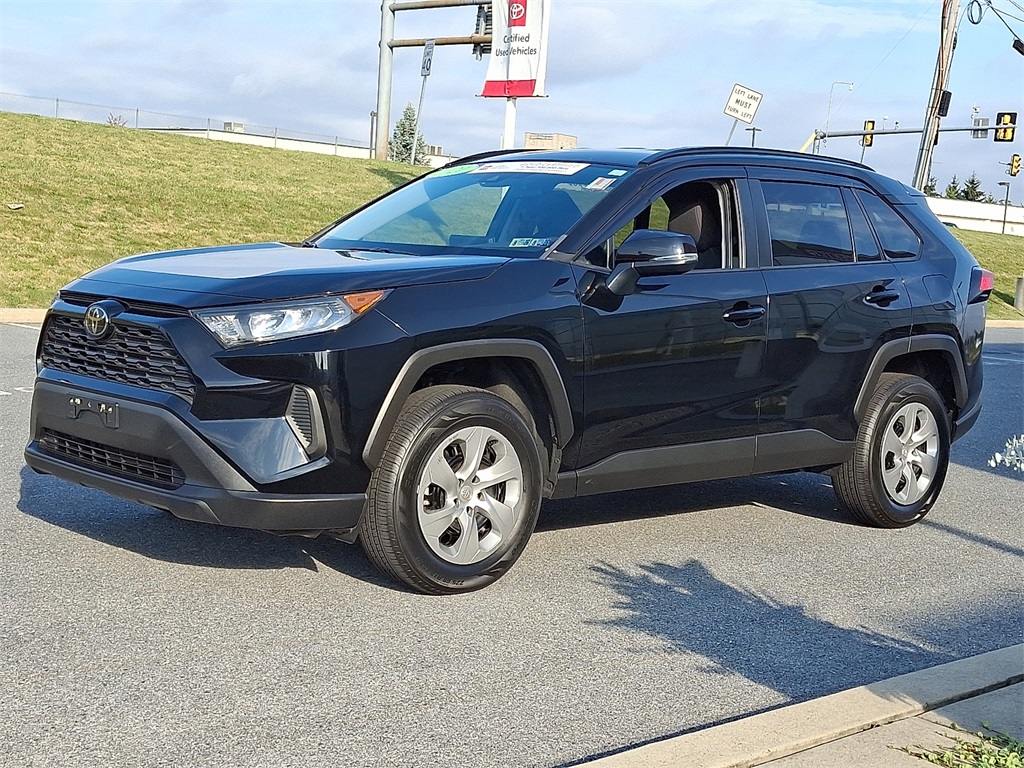 2021 Toyota RAV4 LE photo 2