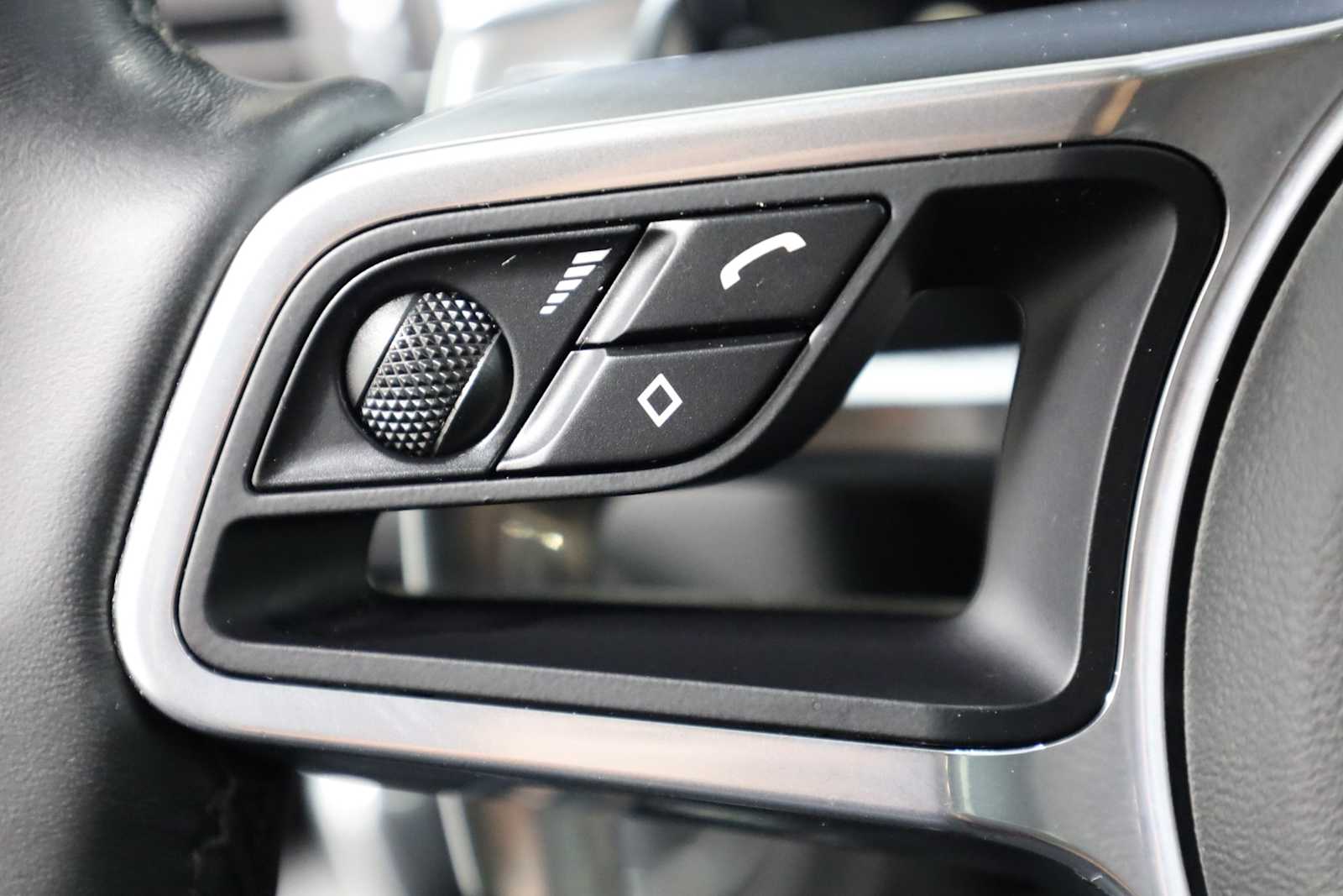 2018 Porsche Macan photo 27