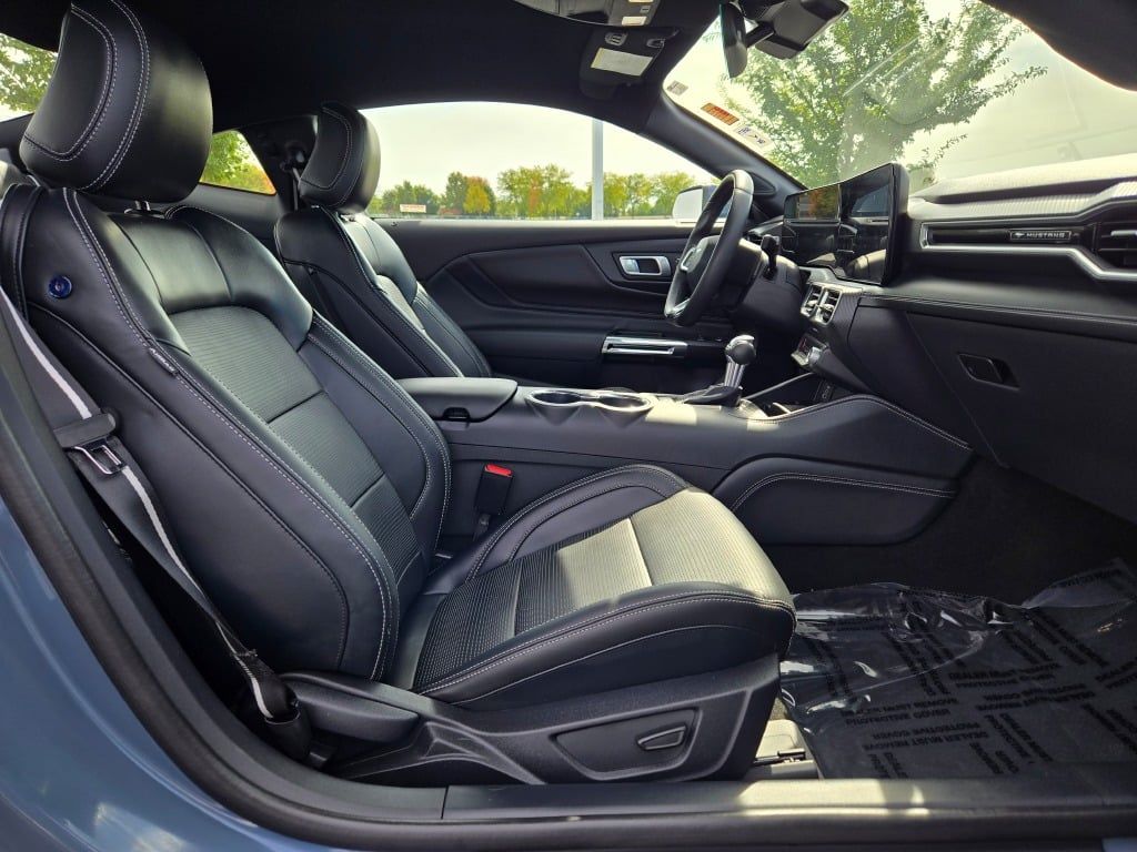 2024 Ford Mustang EcoBoost Premium photo 5