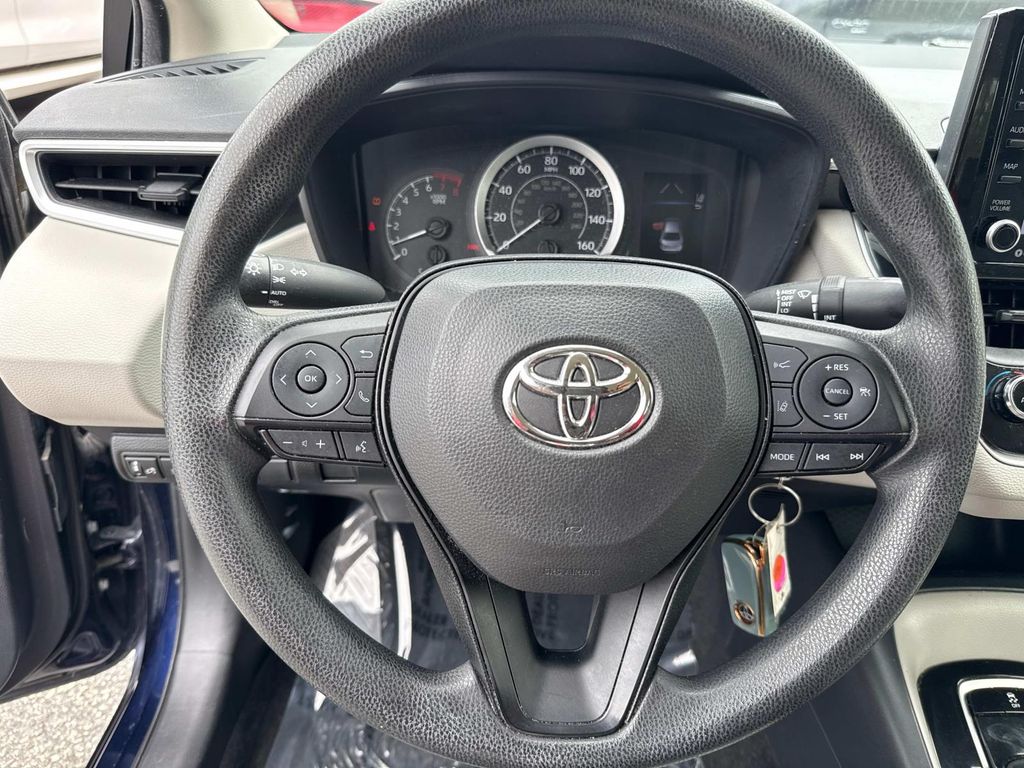 2022 Toyota Corolla LE photo 35